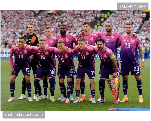 德甲球队阵容创新趋势显现,战术体系持续优化 德甲球队阵容创新趋势显现,战术体系持续优化