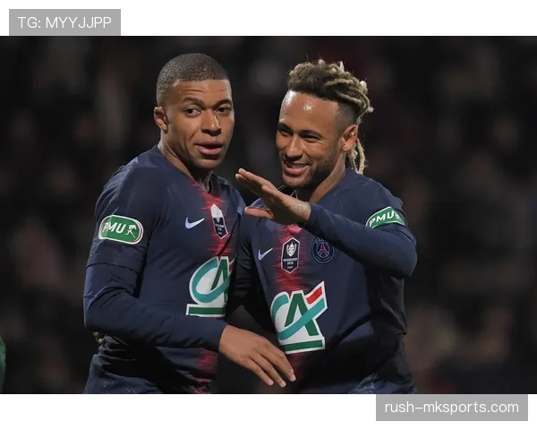 姆巴佩与内马尔关系破裂?场内外互动与战术地位冲突分析