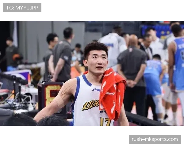 孙铭徽训练完直接拎两袋蛋白粉去接娃？