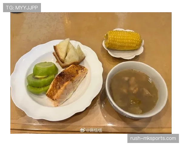 余依婷又晒早餐，白瓷盘子对上我的外卖塑料盒，尴尬得想搬家