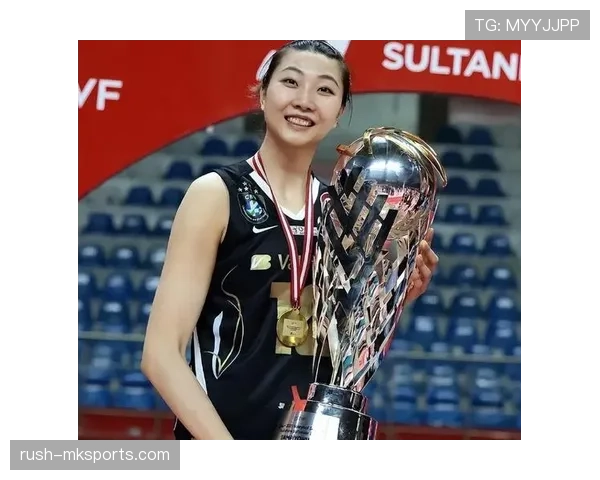 袁心玥训练完直接去逛奢侈品店，这体能炸裂跟钱包容量也太不符了吧